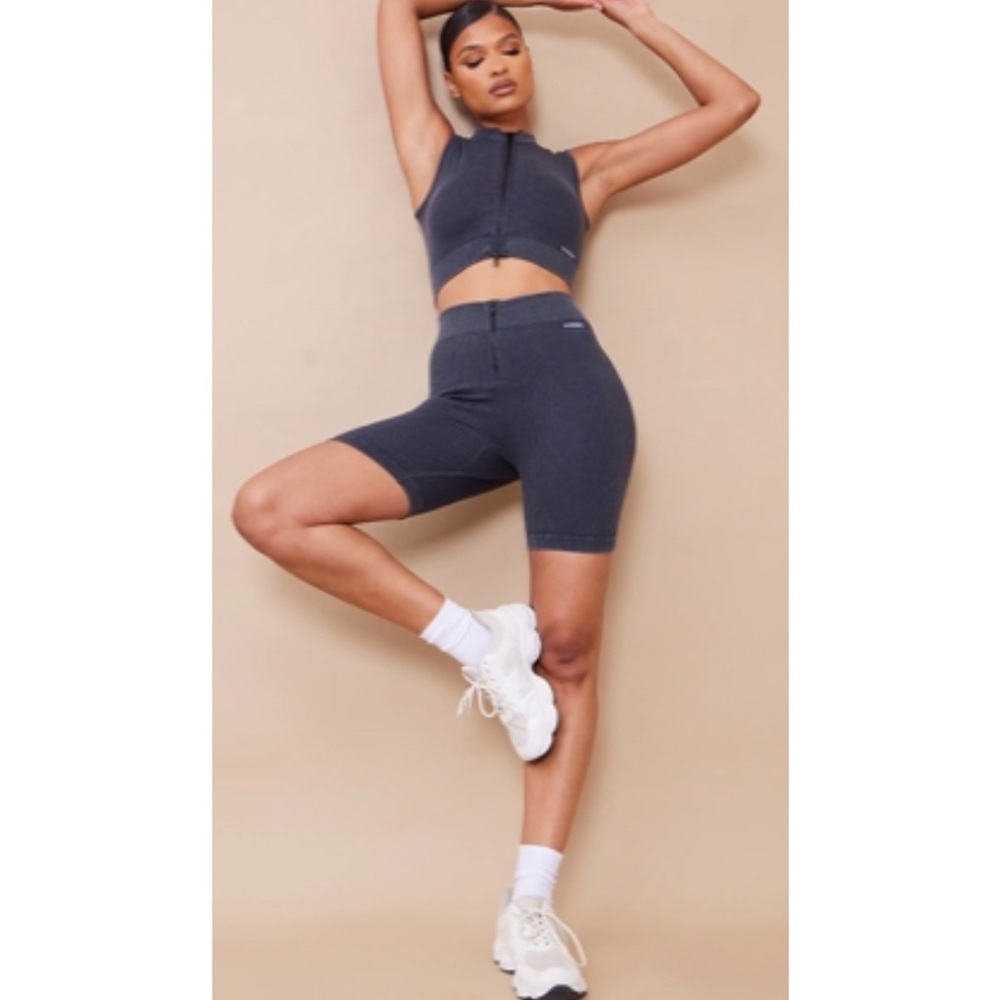 Seamless ribbed shorts